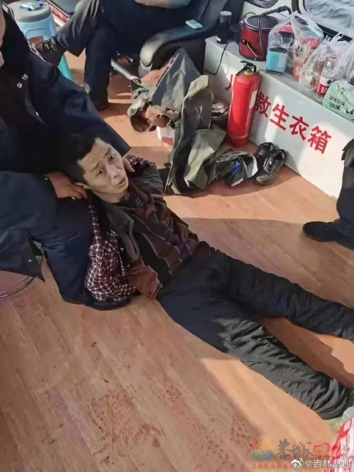 吉林越狱逃犯落网！现场视频曝光：被抬下船3 / 作者:分叉路口 / 帖子ID:290827