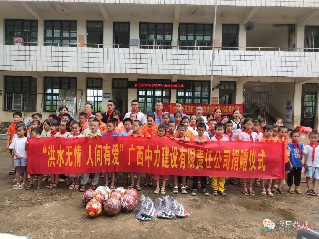 县工商联到嘉会镇开展捐资助学活动7 / 作者:论坛小编01 / 帖子ID:297199