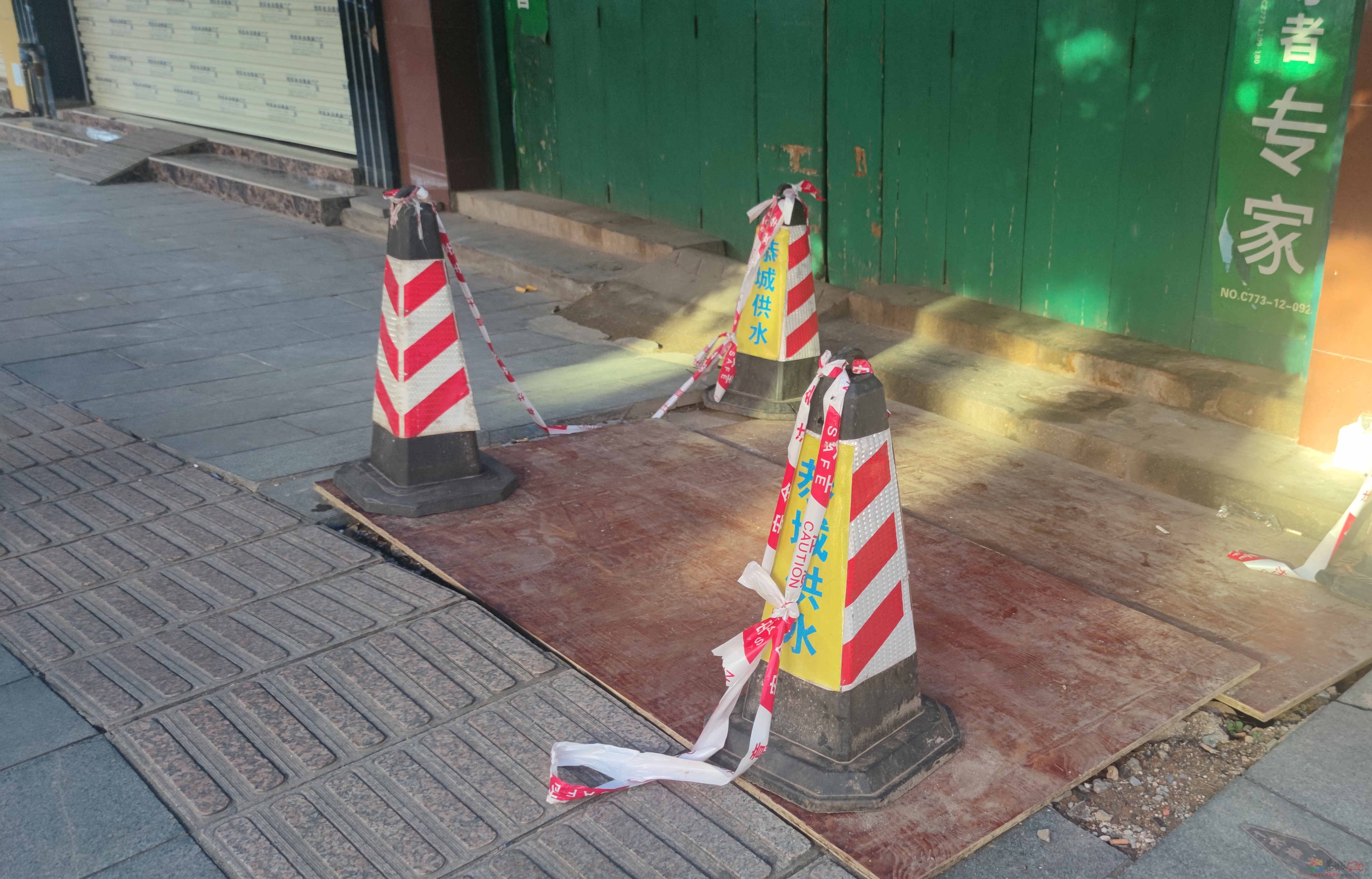 老中医院巷子斜对面的井盖还没修好啊280 / 作者:冀苍鸾 / 帖子ID:297404