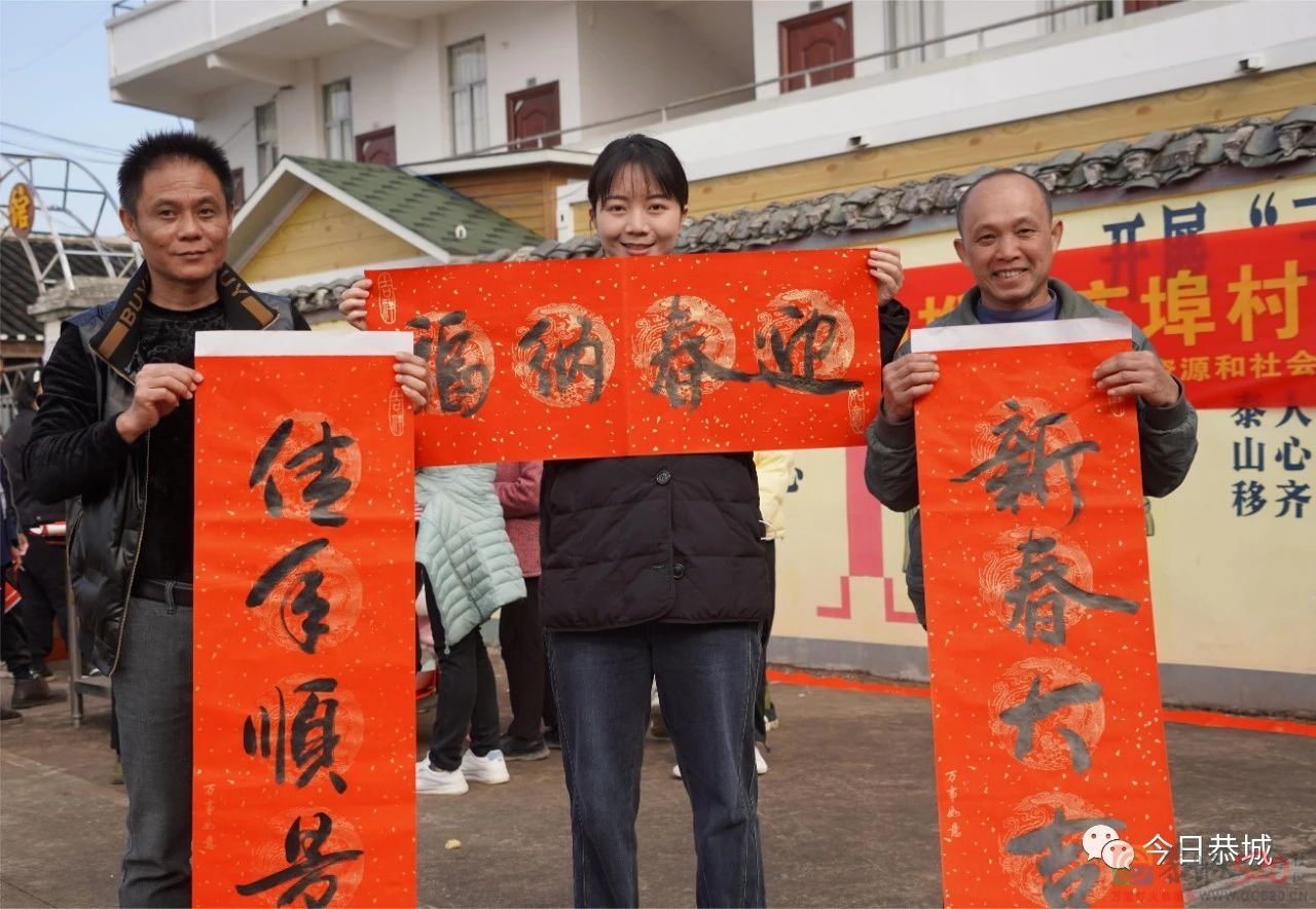 庄埠村：迎新春送春联 翰墨飘香暖人心278 / 作者:论坛小编01 / 帖子ID:303228