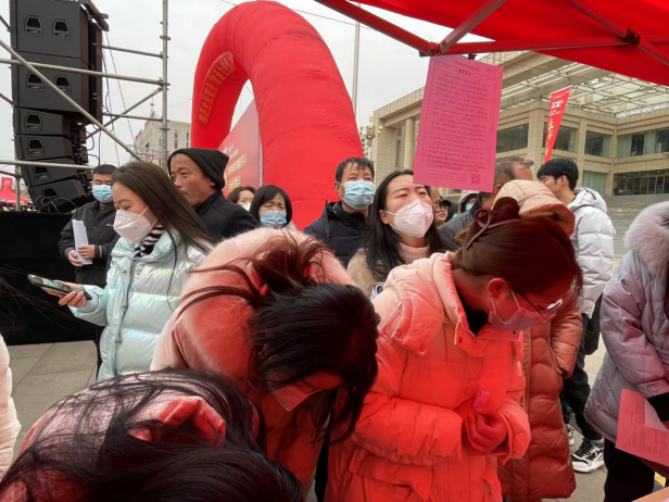 在县城招聘会，年轻人月薪3000是个梦39 / 作者:儿时的回忆 / 帖子ID:304849