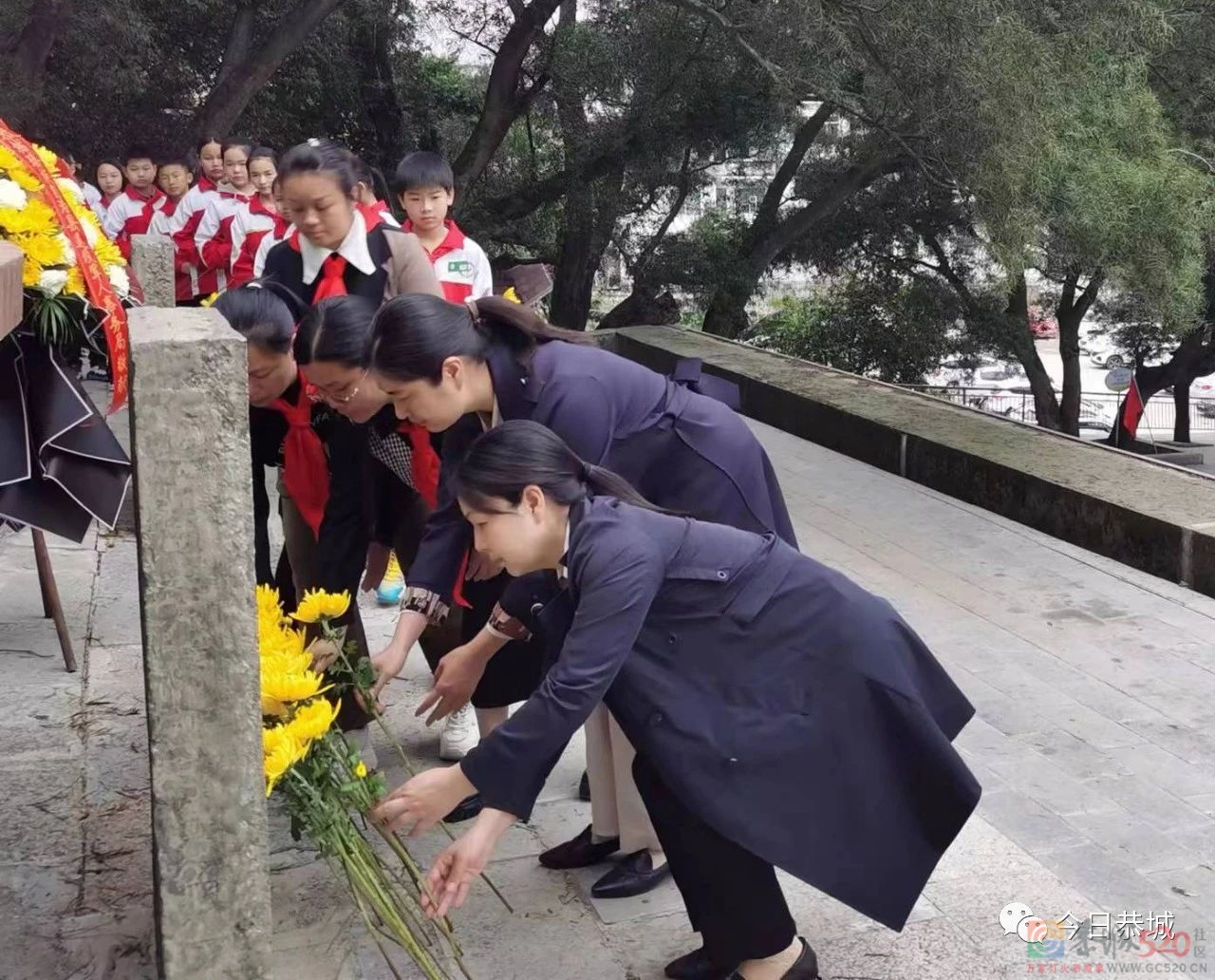 我县开展烈士陵园清明祭扫活动284 / 作者:论坛小编01 / 帖子ID:305234