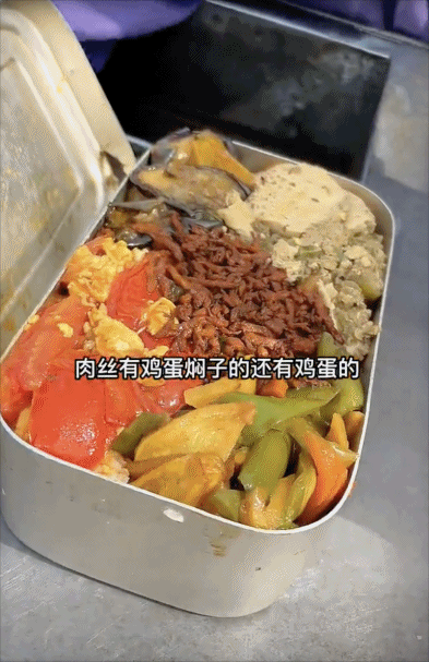 10块钱30个菜的“工地盒饭”，全网年轻人馋哭了439 / 作者:儿时的回忆 / 帖子ID:305241