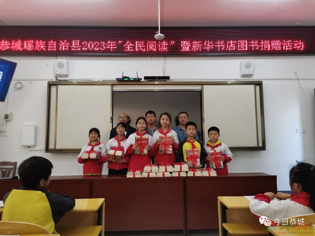 我县开展全民阅读暨赠书活动15 / 作者:论坛小编01 / 帖子ID:306278