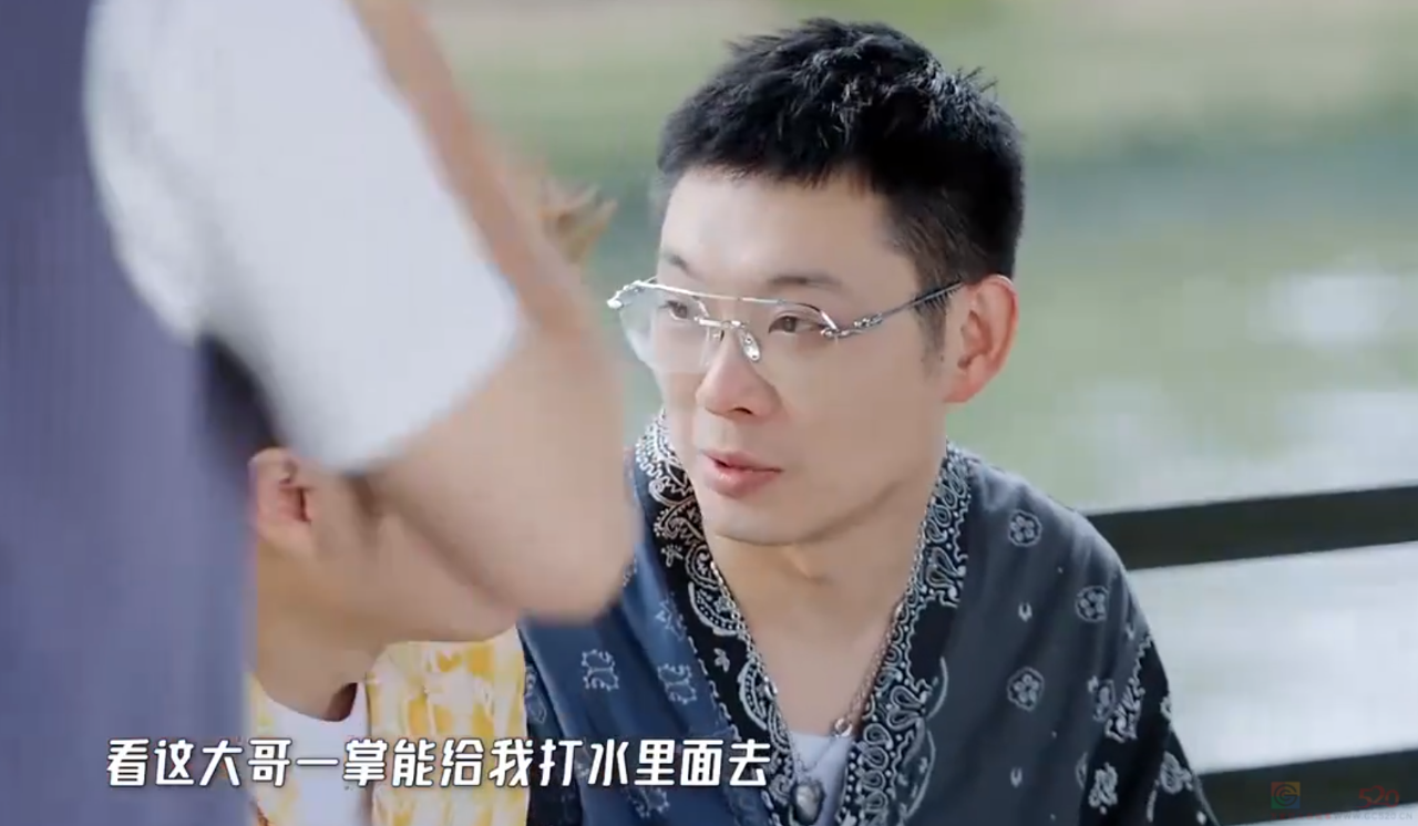 憋疯了的南方土豪，今年赛龙舟像水上劳斯莱斯在决斗760 / 作者:儿时的回忆 / 帖子ID:307902