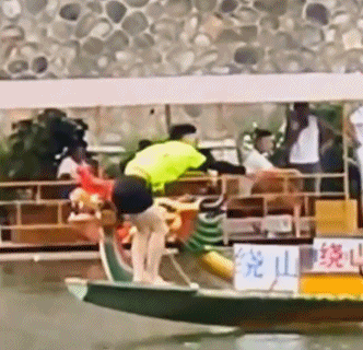 憋疯了的南方土豪，今年赛龙舟像水上劳斯莱斯在决斗588 / 作者:儿时的回忆 / 帖子ID:307902