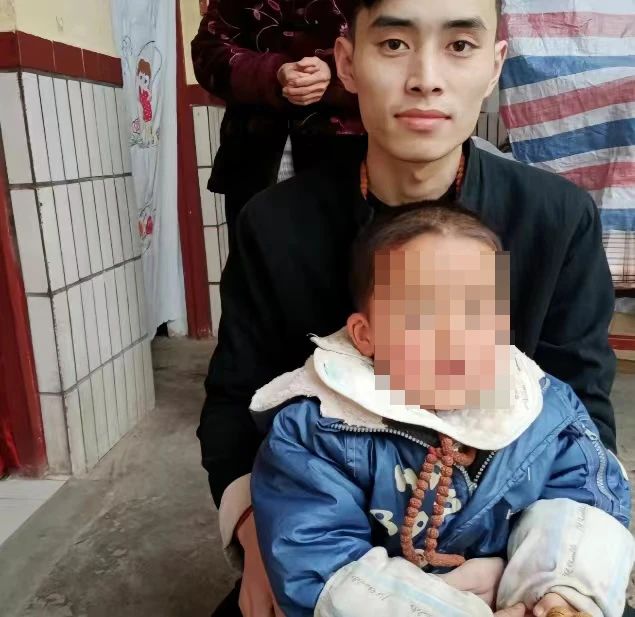 直播中喝空10个酒瓶后，他猝然离世743 / 作者:儿时的回忆 / 帖子ID:307991