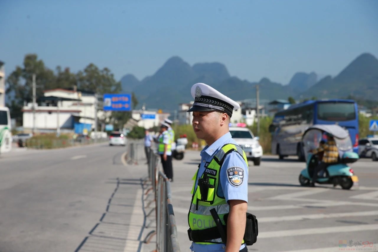 恭城公安环广西公路自行车世界巡回赛绘就别样“警色”！760 / 作者:论坛小编01 / 帖子ID:311143