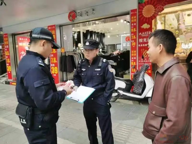 恭城一男子捡到万元现金！拾金不昧传递社会正能量，为你点赞！990 / 作者:论坛小编01 / 帖子ID:312741