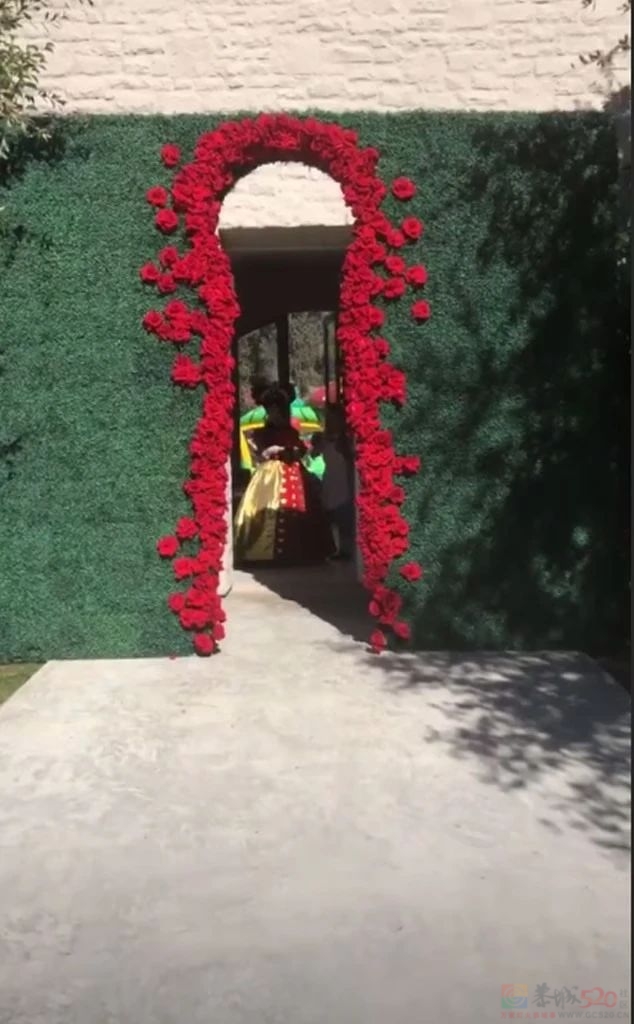 卡戴珊花10亿养的女儿被夸“世界最美”，看到照片我沉默了...306 / 作者:放眼看世界 / 帖子ID:313379