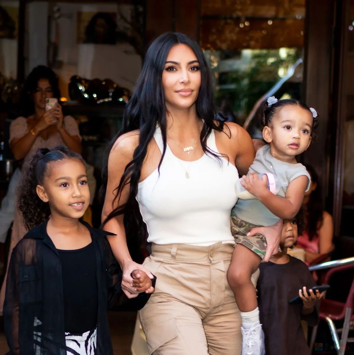 卡戴珊花10亿养的女儿被夸“世界最美”，看到照片我沉默了...672 / 作者:放眼看世界 / 帖子ID:313379