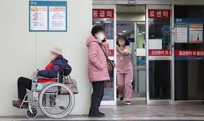 韩国医疗大瘫痪升级！数万医生医学生撂挑子走人：孕妇生不了、癌患活活痛死？！716 / 作者:放眼看世界 / 帖子ID:313840
