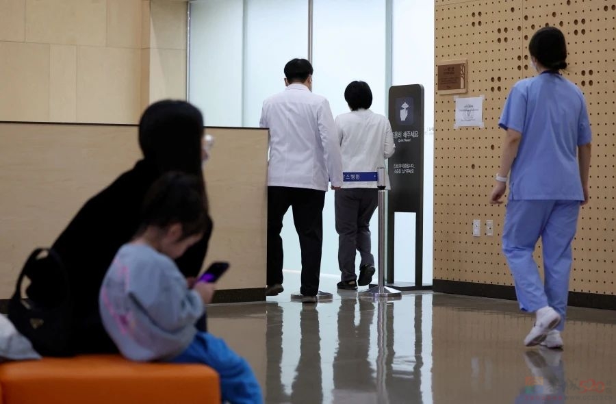 韩国医疗大瘫痪升级！数万医生医学生撂挑子走人：孕妇生不了、癌患活活痛死？！606 / 作者:放眼看世界 / 帖子ID:313840