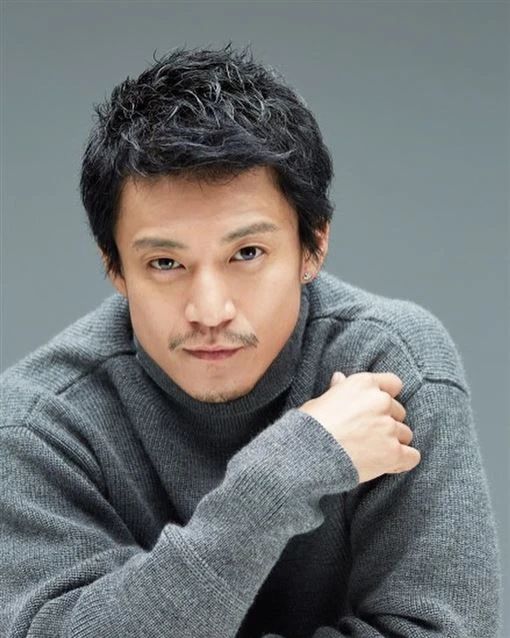 你QQ空间里的那个顶流花美男，现在肿到妈都认不出了……897 / 作者:放眼看世界 / 帖子ID:314688