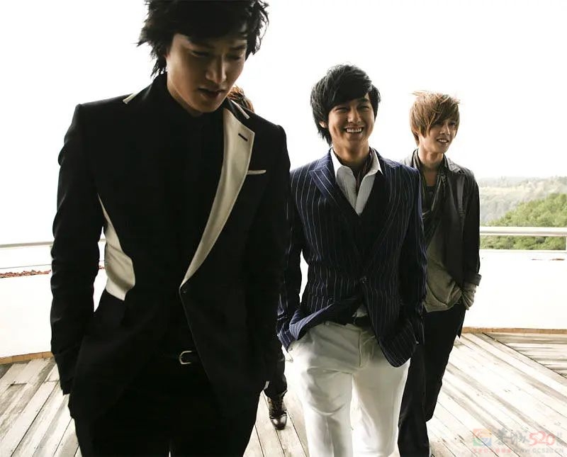 你QQ空间里的那个顶流花美男，现在肿到妈都认不出了……853 / 作者:放眼看世界 / 帖子ID:314688