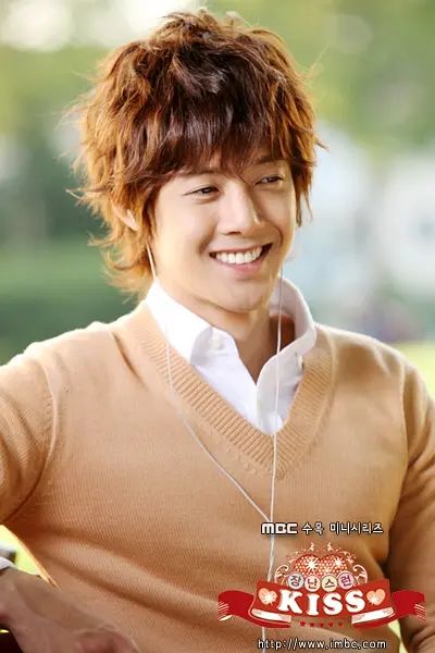 你QQ空间里的那个顶流花美男，现在肿到妈都认不出了……370 / 作者:放眼看世界 / 帖子ID:314688