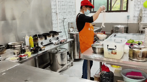 粉弹汤鲜+吃粉送卤蛋！恭城天和商圈这家新开的铁锅粉店，味道绝了！！！930 / 作者:论坛小编01 / 帖子ID:314760