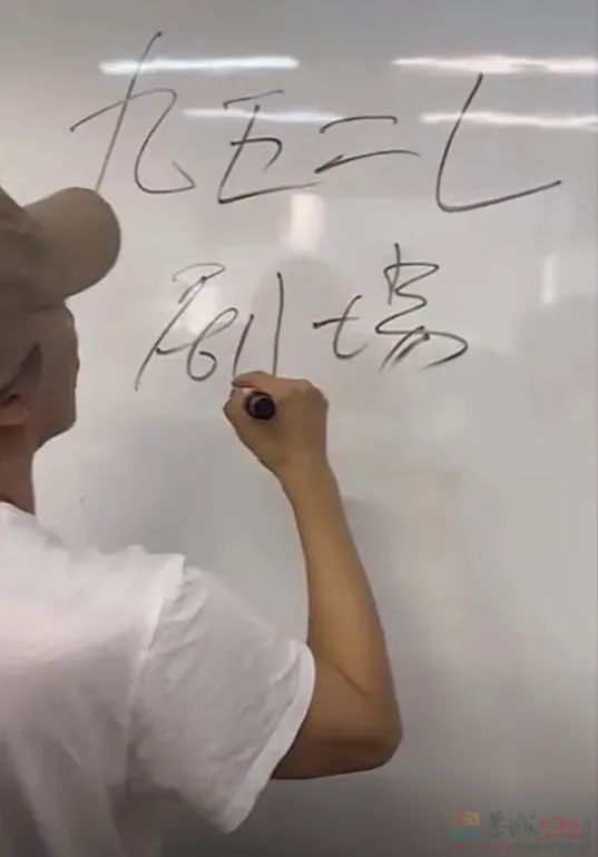 狂吹“降维打击”，结果高傲娱乐圈在这土味顶流面前输惨了793 / 作者:儿时的回忆 / 帖子ID:315533