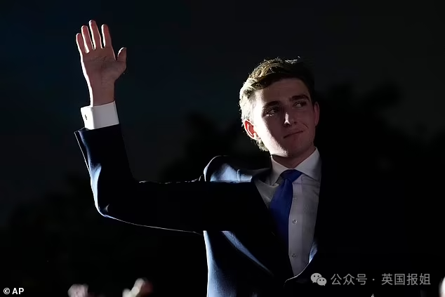 川普风头正劲老婆女儿态度大逆转！梅拉尼娅着性感红裙和最帅小儿子现身，伊万卡趁势重返舞台？！770 / 作者:放眼看世界 / 帖子ID:316099