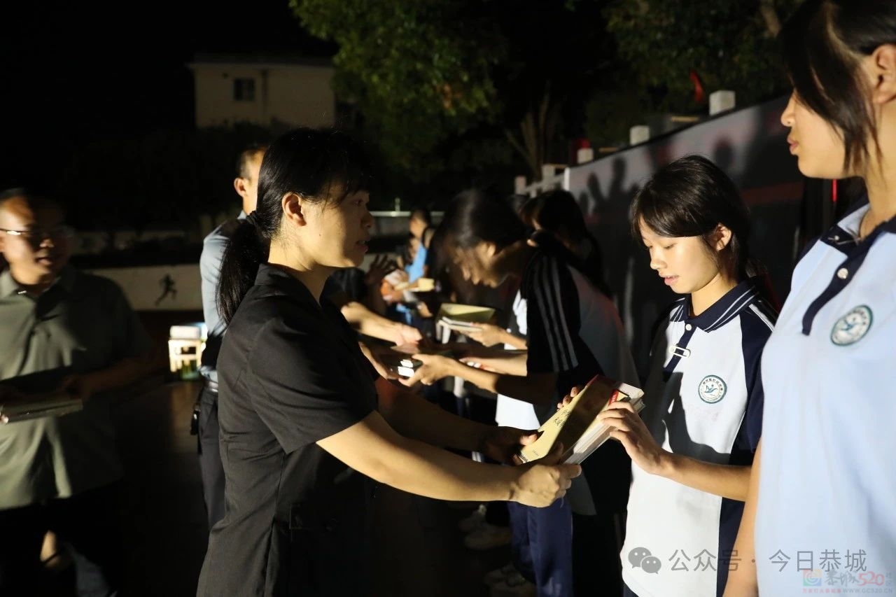 法治之光照亮校园 —— 县人民法院“瑶姐姐”法治护航团走进西岭中学54 / 作者:论坛小编01 / 帖子ID:317023