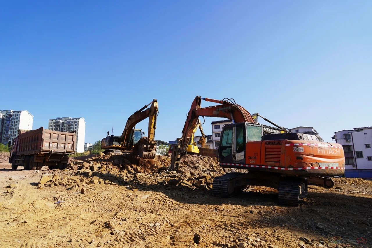 国道G241恭城县城沙子岭至老水泥厂路段抢抓时间整改922 / 作者:论坛小编01 / 帖子ID:317634