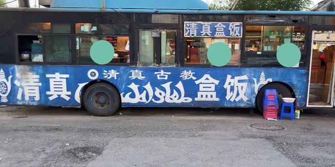 公交车供应快餐，该点赞还是批评?45 / 作者:论坛小编01 / 帖子ID:318360