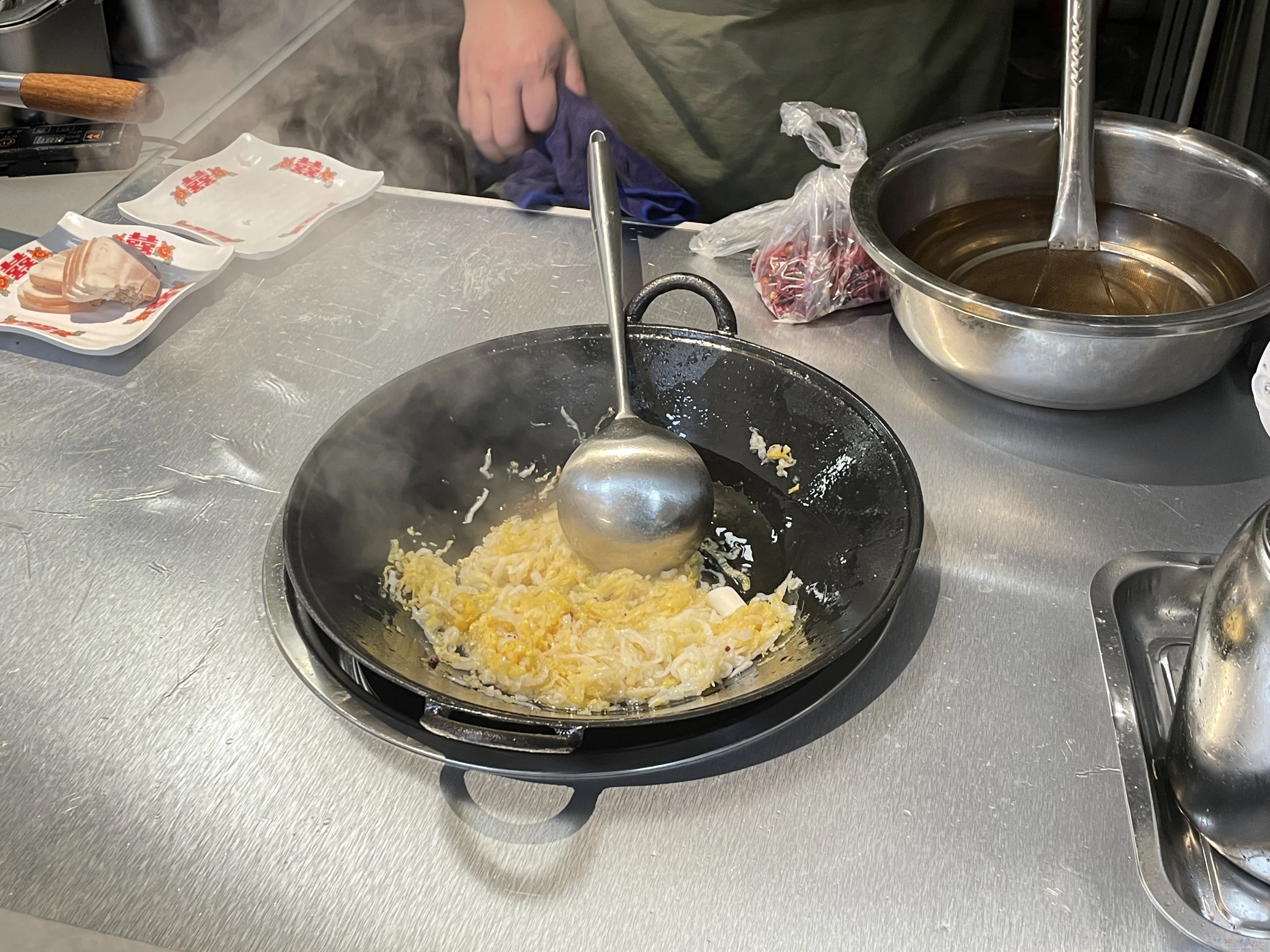 “肉是刚切的、菜是刚择的”，年轻人流行起去菜市场吃30元火锅81 / 作者:儿时的回忆 / 帖子ID:318622
