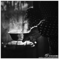 奶奶打油茶，相片转载微博（非本人拍摄）