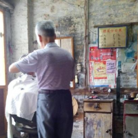 有些年代的理发店