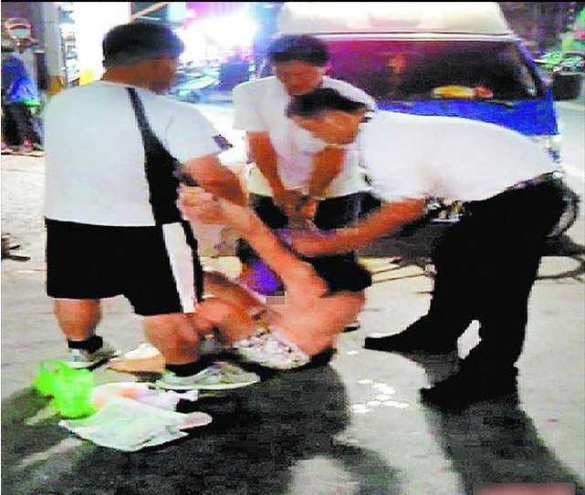 女贼被抓现行 脱衣露胸耍赖453 / 作者:街边小妹 / 帖子ID:831