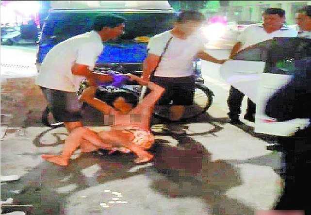 女贼被抓现行 脱衣露胸耍赖744 / 作者:街边小妹 / 帖子ID:831