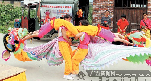恭城有一支特别的舞狮队:外来媳妇舞狮惊煞本地郎609 / 作者:翠峰紫阳 / 帖子ID:878