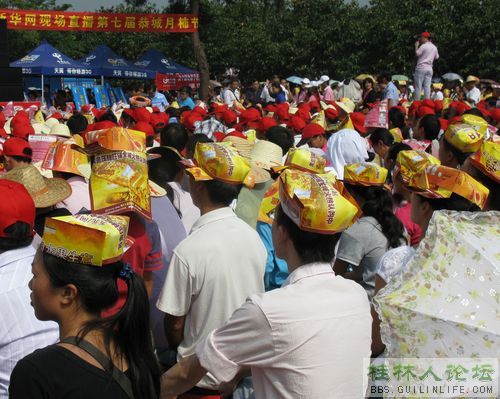 2009年恭城月柿节开幕式上各式各样的帽子513 / 作者:翠峰紫阳 / 帖子ID:932