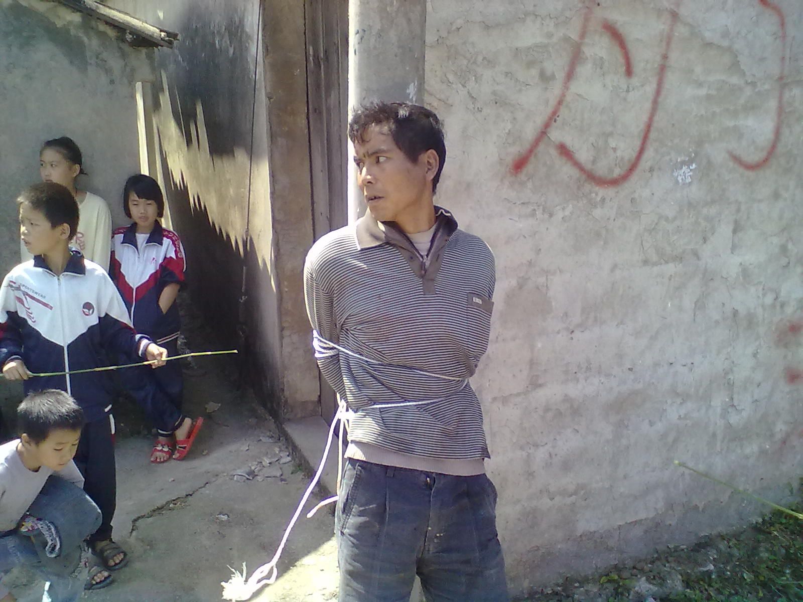 加会盘龙抓到的偷狗贼，在上图片933 / 作者:根本不服 / 帖子ID:1678