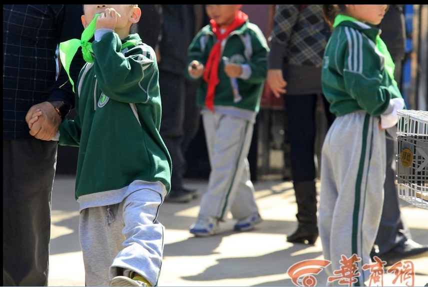 小学“差生”被戴绿领巾 老师称为激励其上进317 / 作者:华灯初上 / 帖子ID:1920