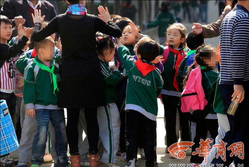 小学“差生”被戴绿领巾 老师称为激励其上进11 / 作者:华灯初上 / 帖子ID:1920