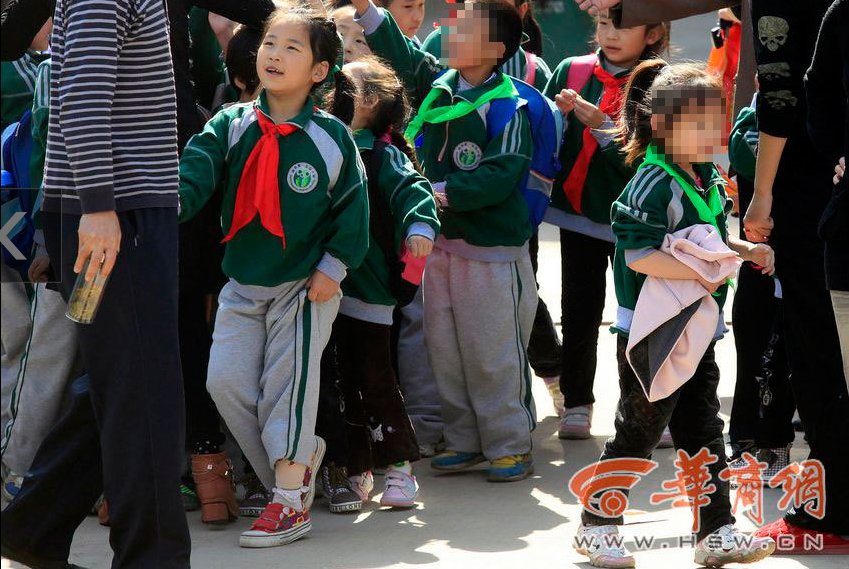小学“差生”被戴绿领巾 老师称为激励其上进229 / 作者:华灯初上 / 帖子ID:1920