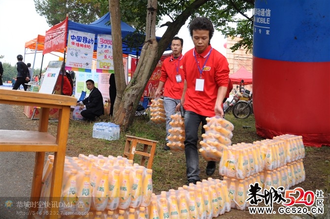 月柿节上默默奉献的他们~~~~~~~27 / 作者:社区小编 / 帖子ID:2795