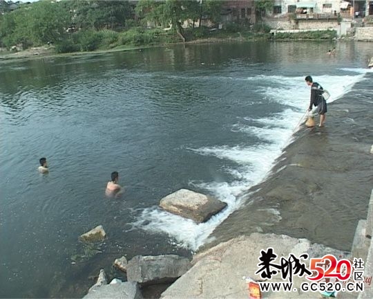 视频: 90后女生假晕倒试验路人，中国人再一次被刺痛856 / 作者:四渡赤水 / 帖子ID:2786