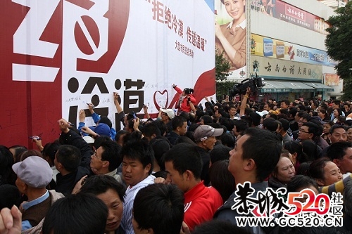 昆明开展万人签名活动 倡议“拒绝冷漠，传递温暖”143 / 作者:乖乖不哭 / 帖子ID:2884