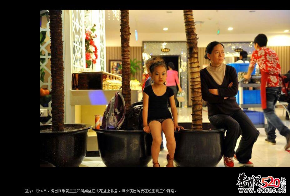 图片故事：新疆7岁女孩在餐馆跳舞养家938 / 作者:好男儿当自强 / 帖子ID:2907