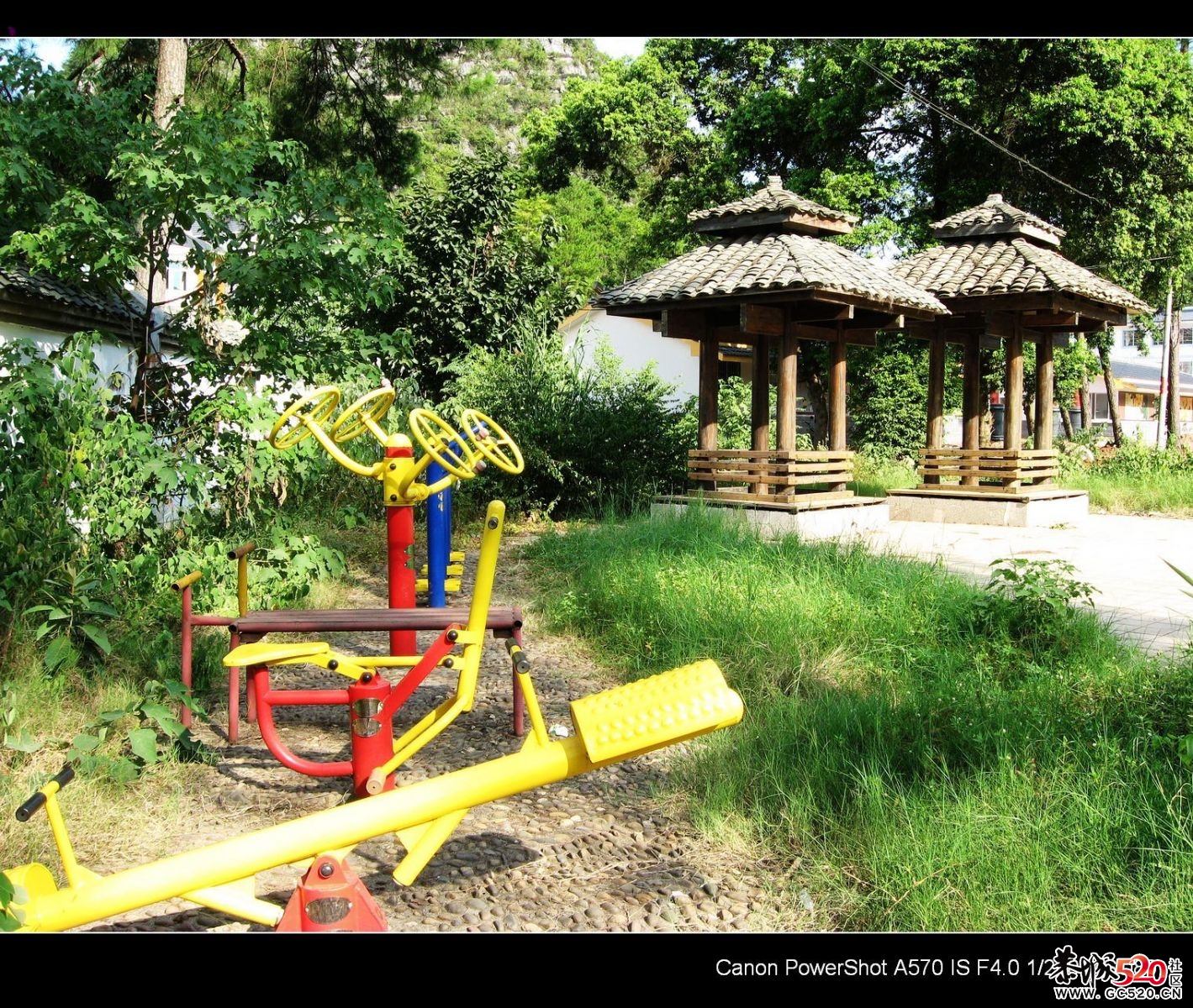 恭城鹅山敬老院门口的壁画与活动场所。328 / 作者:平安大叔 / 帖子ID:2950