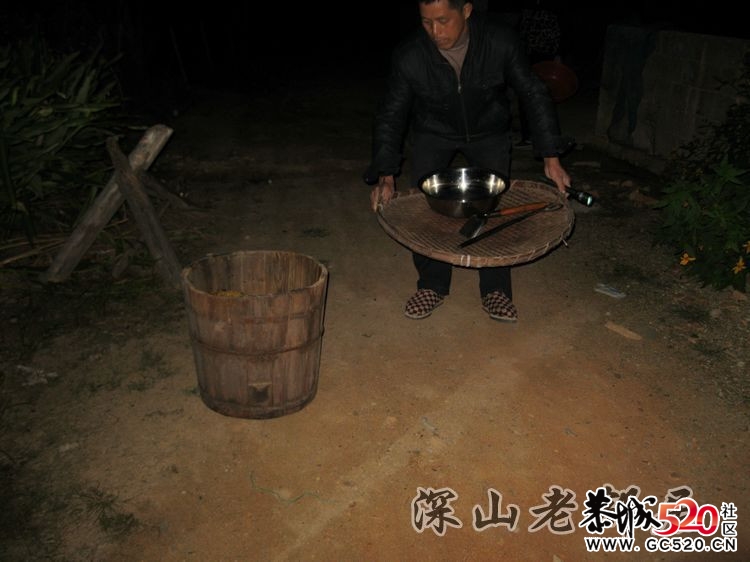 深山老林农民采土蜂蜜全过程！507 / 作者:鹤舞狂天 / 帖子ID:3002