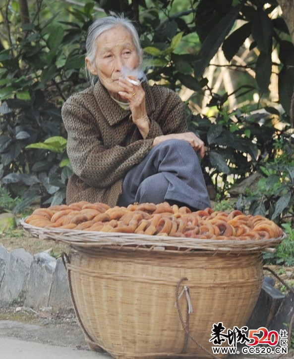 阿婆你优着点，吸烟伤肺啊665 / 作者:亲亲五二零 / 帖子ID:3714