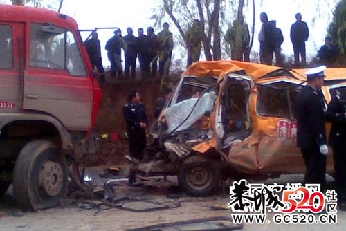 甘肃幼儿园校车车祸：校车核载9人实载64人471 / 作者:小雨点 / 帖子ID:3835