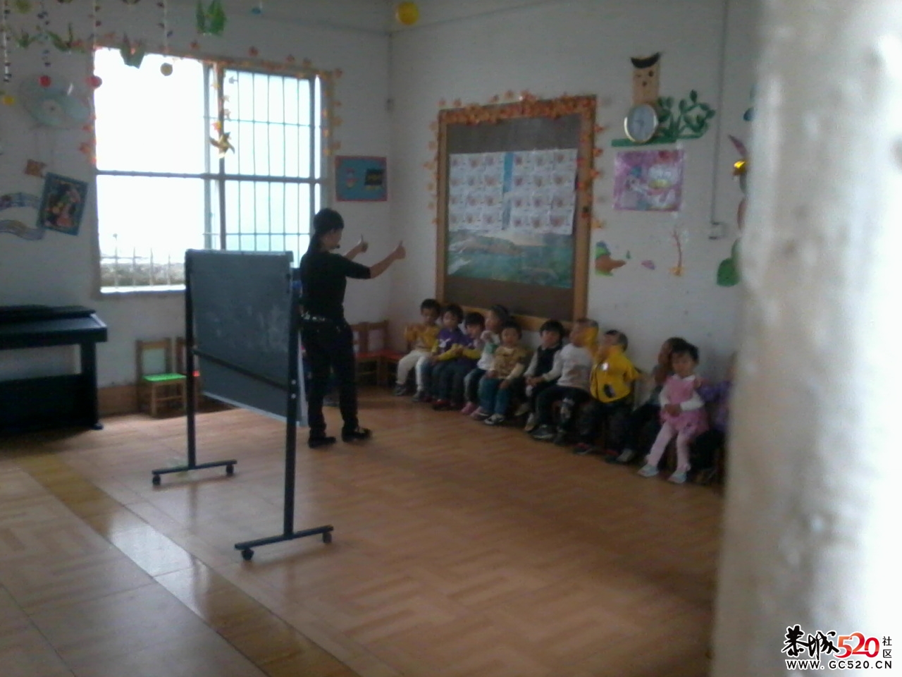 双语幼儿园今天开放半天，家长入园了解。。。640 / 作者:大叔快乐 / 帖子ID:3994