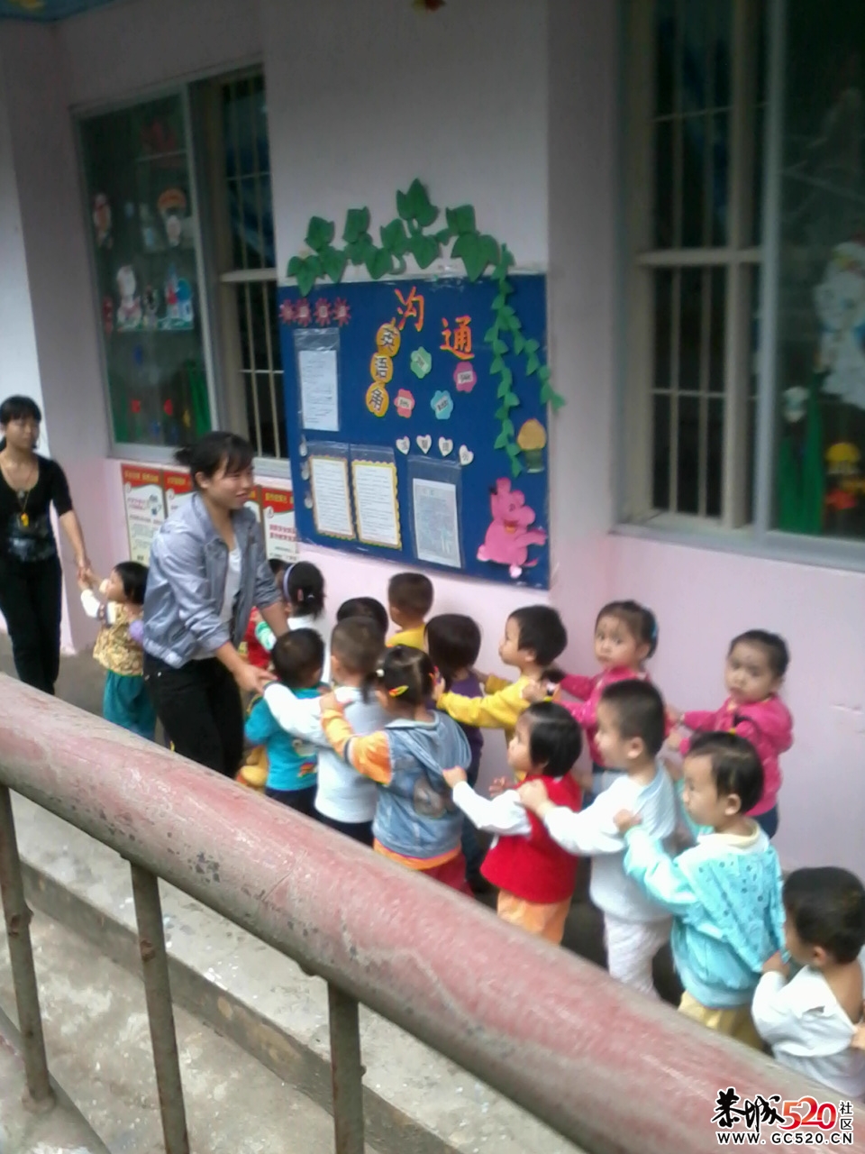 双语幼儿园今天开放半天，家长入园了解。。。149 / 作者:大叔快乐 / 帖子ID:3994