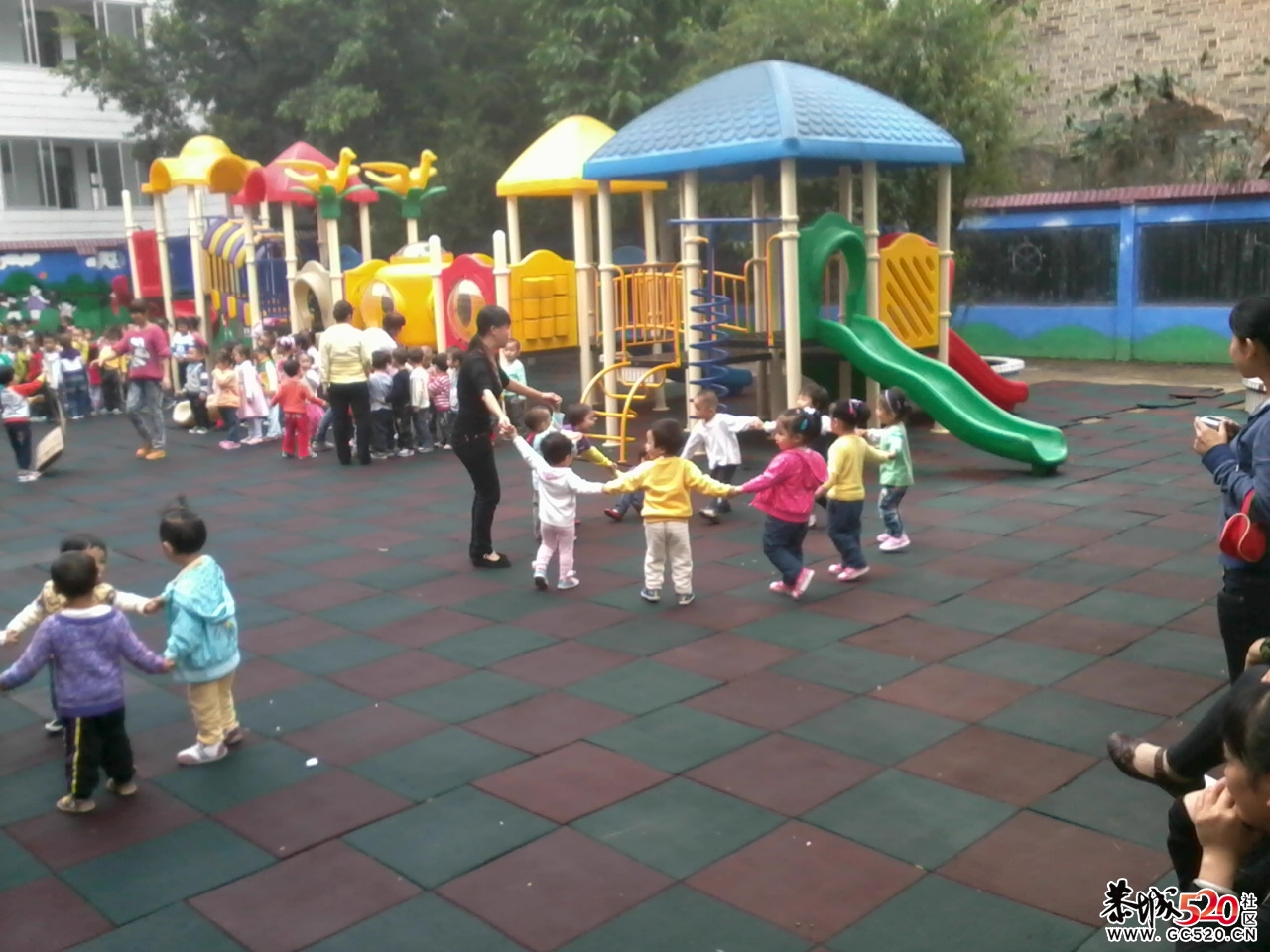 双语幼儿园今天开放半天，家长入园了解。。。196 / 作者:大叔快乐 / 帖子ID:3994