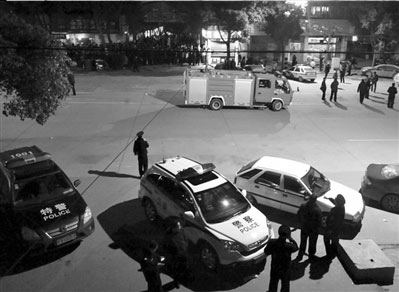 武汉建设银行门又爆炸了波··586 / 作者:勇哥 / 帖子ID:5331