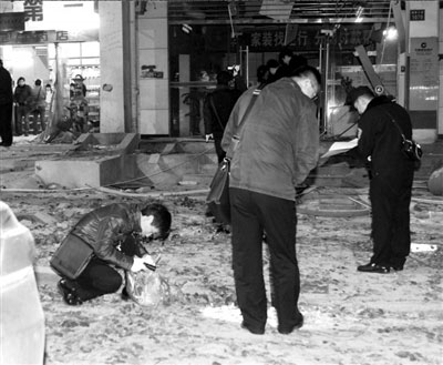 武汉建设银行门又爆炸了波··81 / 作者:勇哥 / 帖子ID:5331